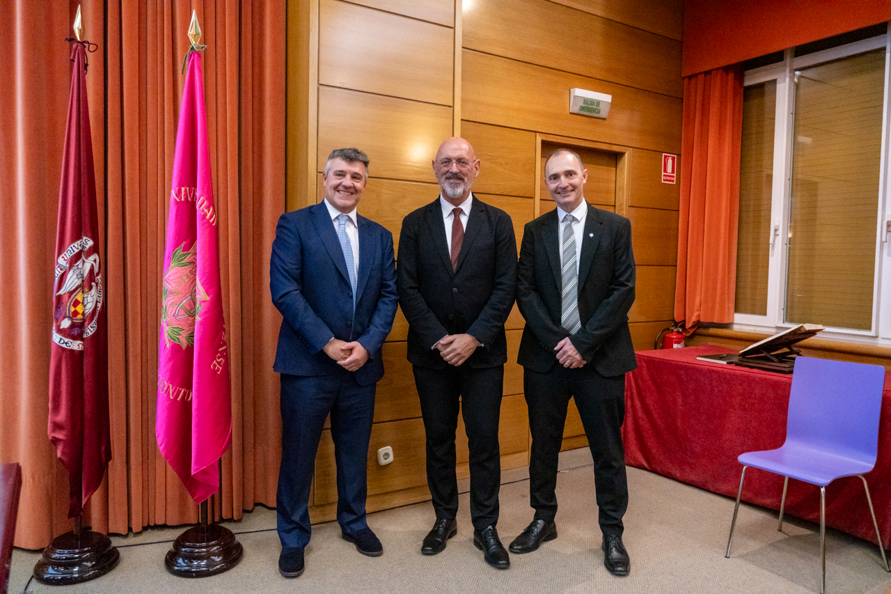 Toma de posesión del decano de la Facultad de Ciencias Geológicas