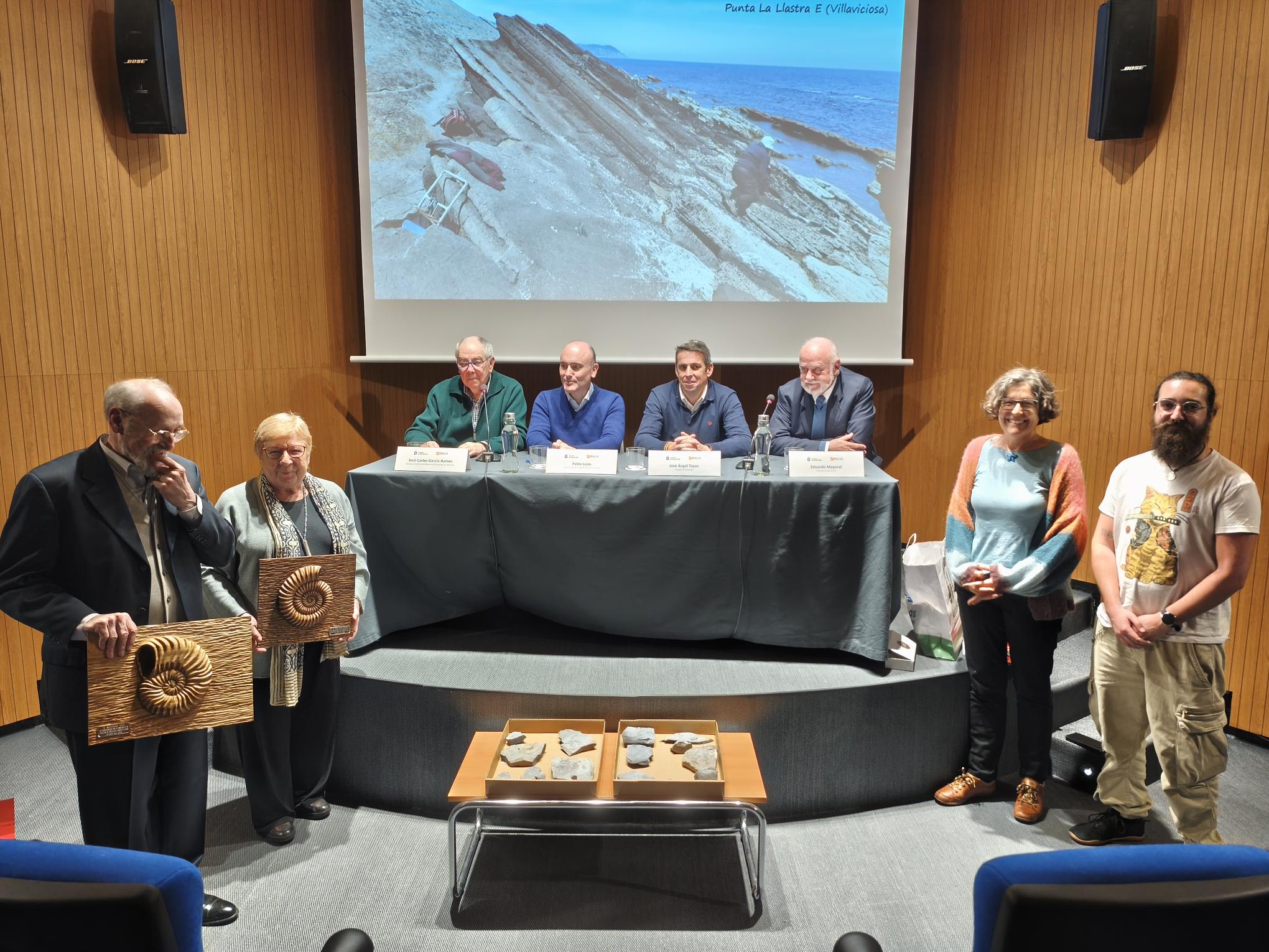 Homenaje del Museo Jurásico de Asturias (MUJA) a Antonio Goy y María José Comas Rengifo